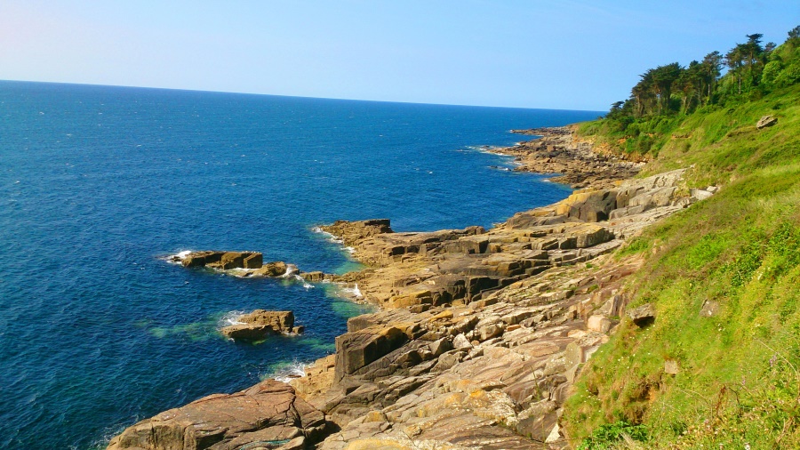 cliffs on the south-west-coast-path
